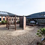 Poolside In 別荘 Fanø